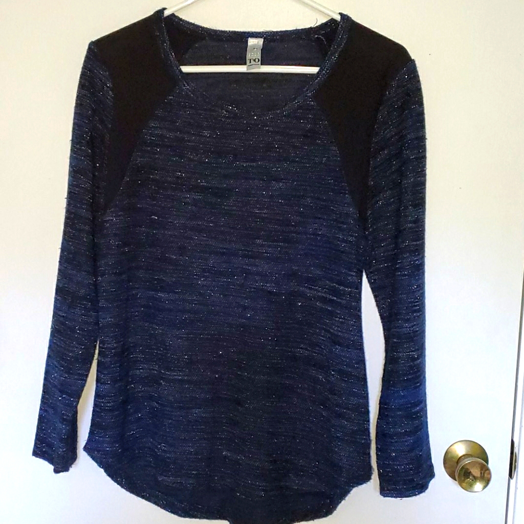 TO Thomas  Oliver Brand Size Med Long Sleeve Sparkle Shirt